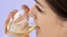 Un poquito de alcohol = más salud para la mujer