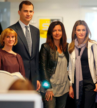 Letizia Ortiz y Felipe visitan la Cadena Ser