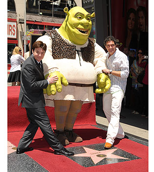 Antonio Banderas y Shrek en el Paseo de la Fama