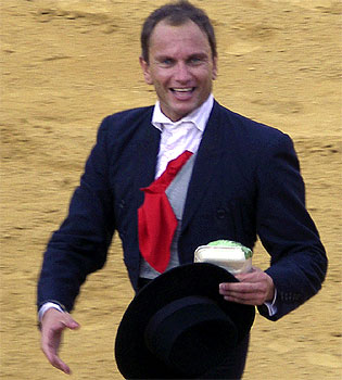 Julio Aparicio puede perder el habla tras la cornada