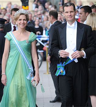 La infanta Cristina e Iñaki Urdangarín distantes en la boda de Victoria de Suecia