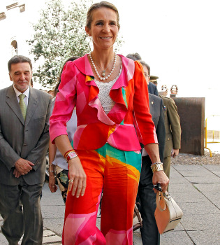 La infanta Elena desafía a los críticos de moda con un atrevido conjunto