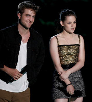 Un sueldo exagerado para Robert Pattinson, Kristen Stewart y Taylor Lautner por 'Amanecer'