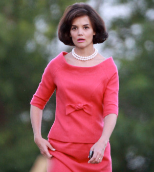 Katie Holmes y su sorprendente transformaci n en Jackie Kennedy