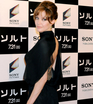 Angelina Jolie podría ser Marilyn Monroe y George Clooney Frank Sinatra