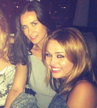 Miley Cyrus y Demi Moore se hacen grandes amigas en el rodaje de 'LOL'