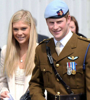 El Principe Harry comienza un romance con una estrella del rock