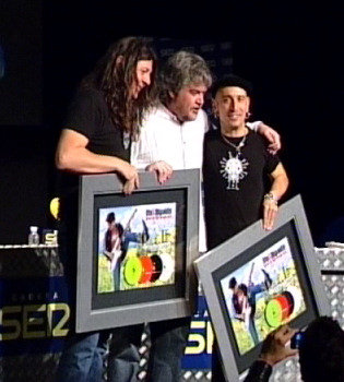 Fito & Fitipaldis reciben el cuádruple disco de platino