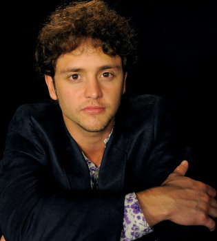 Christopher Uckermann debuta como solista