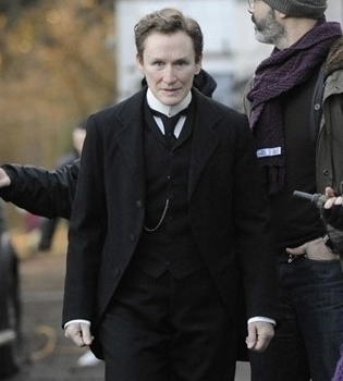 Glenn Close nos muestra su lado masculino