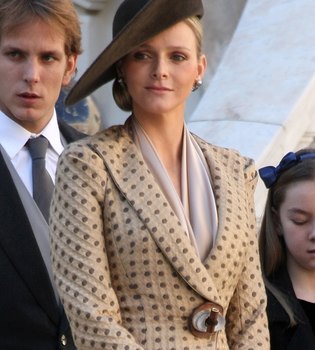 Charlene Wittstock elige a Armani para que diseñe su vestido de novia