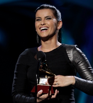 Nelly Furtado donará el millón de dólares que cobró por actuar ante Gadafi
