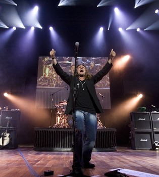 Maná presenta su nuevo sencillo 'Lluvia al corazón'