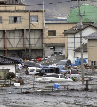 Tras días de subida, el precio del petroleo baja a causa del terremoto de Japón