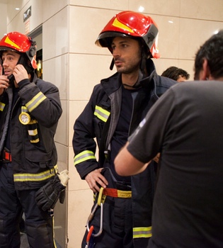 Hugo Silva es el bombero de 'Lo contrario al amor'