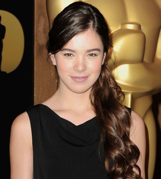 Hailee Steinfeld se convertirá en 'La Bella Durmiente'