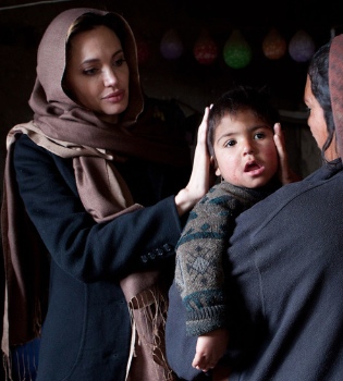 La ejemplar vida de la actriz Angelina Jolie llevada al cómic