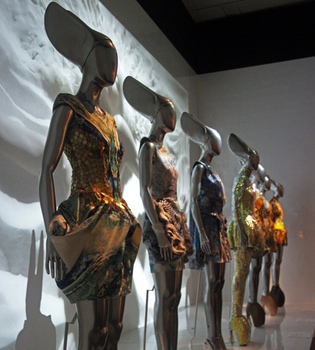 El Metropolitano de Nueva York homenajea a Alexander McQueen con una exposición
