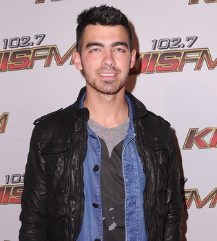 Joe Jonas lanzará el 3 de junio su primer single, 'See No More'
