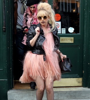 Lady Gaga quiere besar a Enrique Iglesias en su videoclip