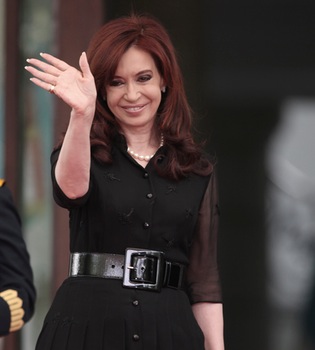 Cristina Fernández sufre un 'pequeño corte' en la cabeza