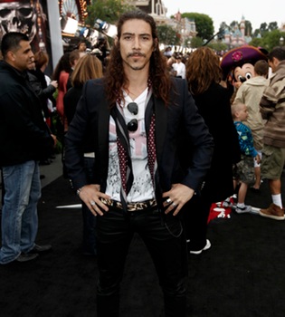 Óscar Jaenada y Manuela Vellés comienzan el rodaje de 'Buscando a Emish'