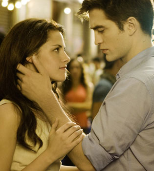 Kristen Stewart y Robert Pattinson juegan a darse celos con otros