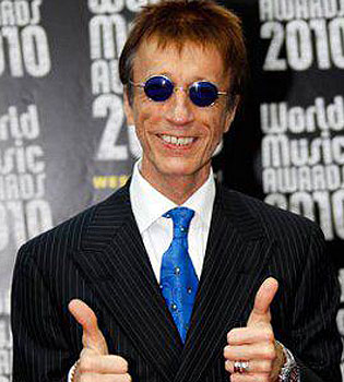 El cantante de Bee Gees, Robin Gibb, y Donna Summer: el cáncer la toma con la música disco