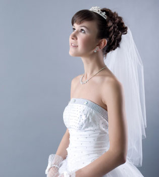 La boda más rara del mundo: 100 mujeres se casan consigo mismas