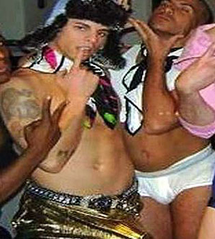 El novio de Jennifer Lopez, Casper Smart, 'gay e interesado'