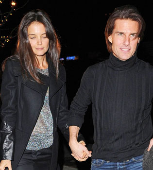 Tom Cruise, destrozado, trata de recuperar a una Katie Holmes que no quiere saber nada de él
