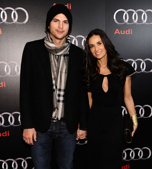 Demi Moore trata de olvidar a Ashton Kutcher con otro 'toy boy'