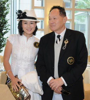 50 millones y trabajo por casarte con su hija lesbiana