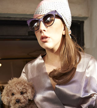 Lady Gaga, 'destrozada', pide perdón en Twitter