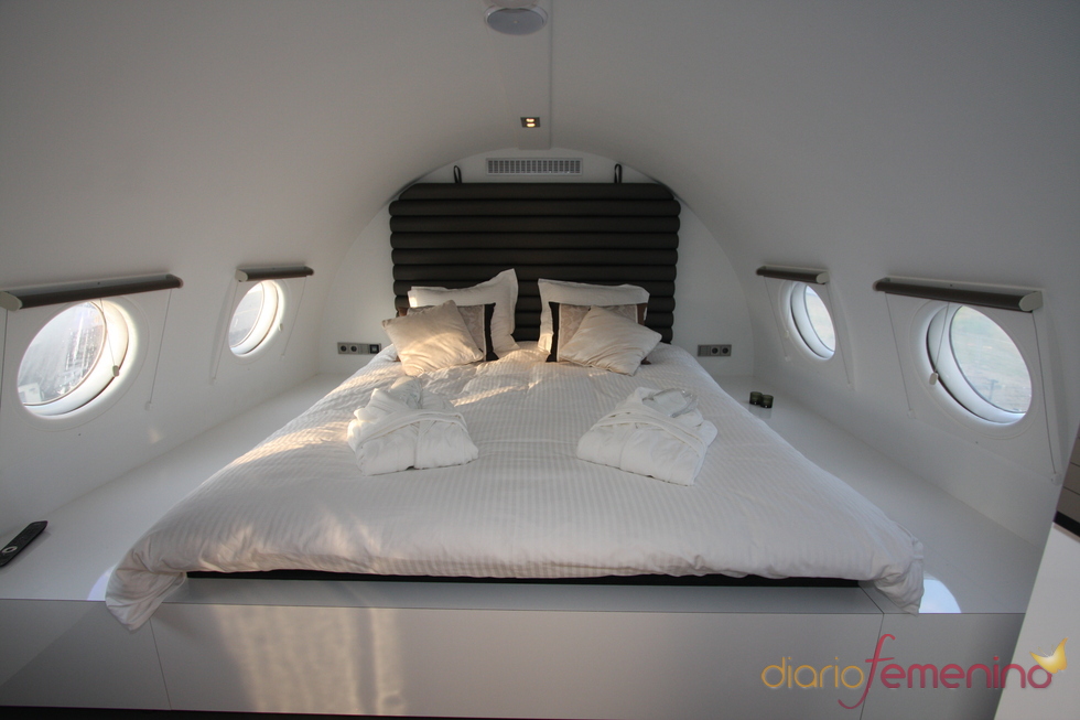 Vliegtuigsuite, cama de matrimonio