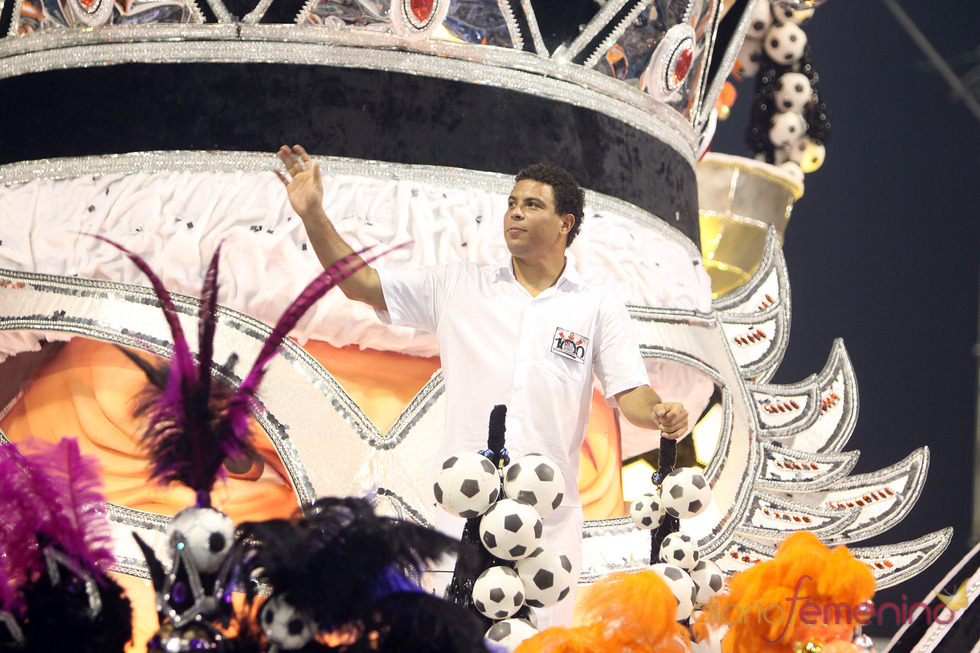 Carnaval Brasil 2010: Escuela  Gavioes, con Ronaldo