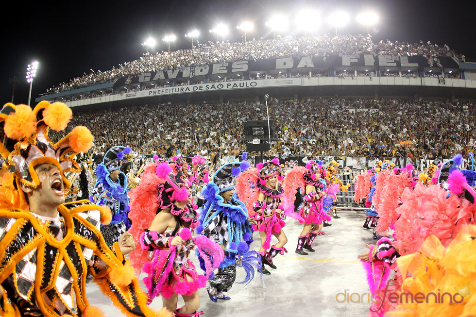 Carnaval Brasil 2010: Escuela  Gavioes, explosión de color