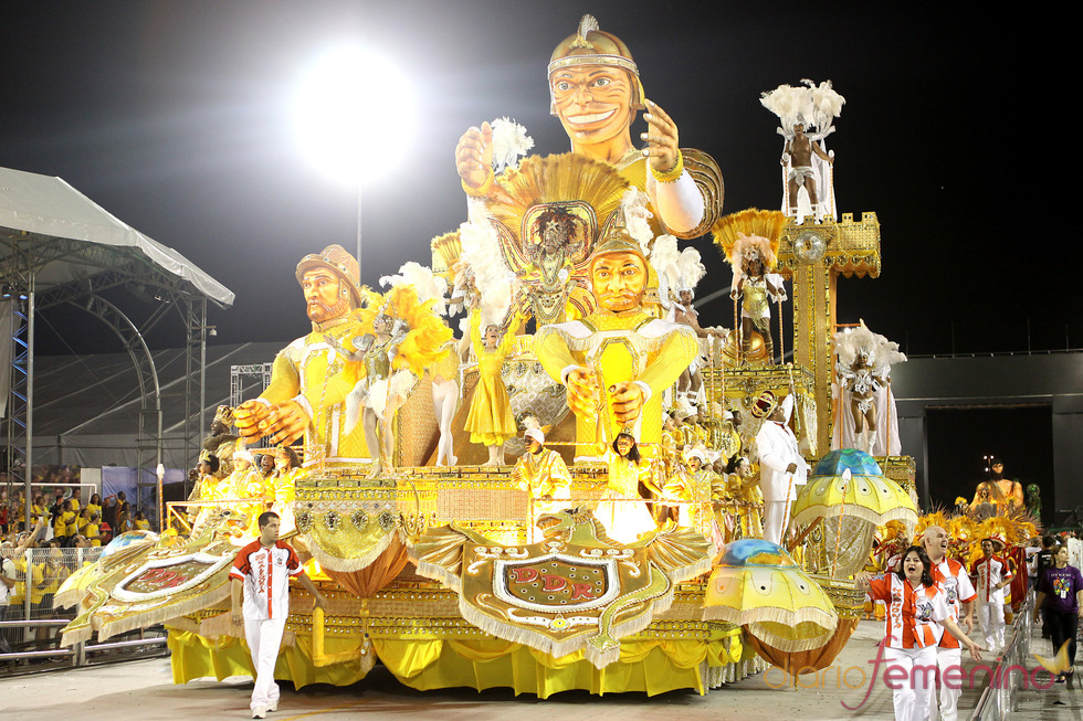 Carnaval Brasil 2010: Escuela Dragoes, estilo faraónico