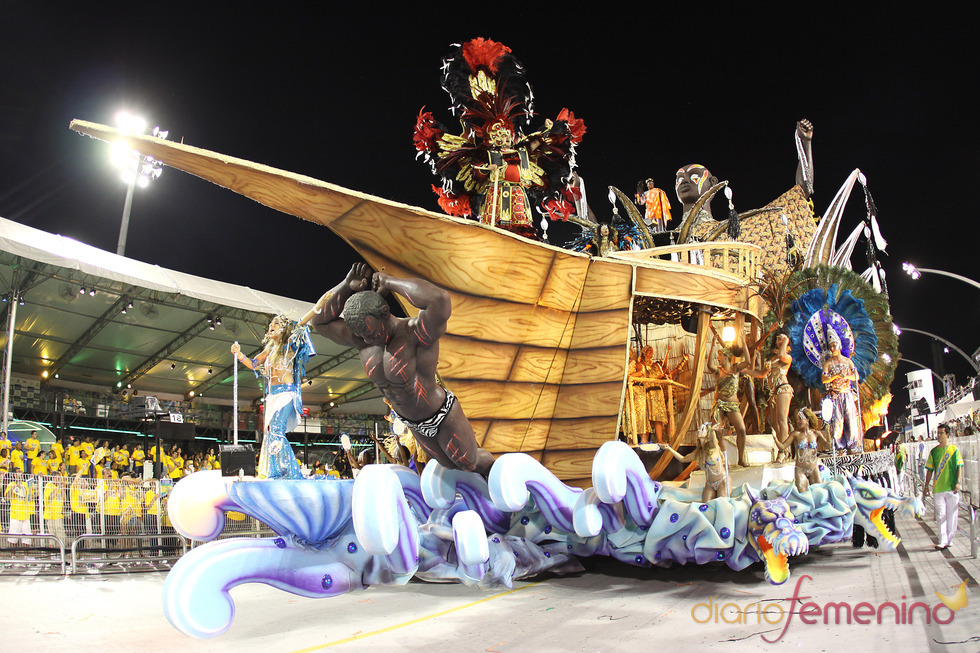 Carnaval Brasil 2010: Escuela Unidos do peruche, en barco