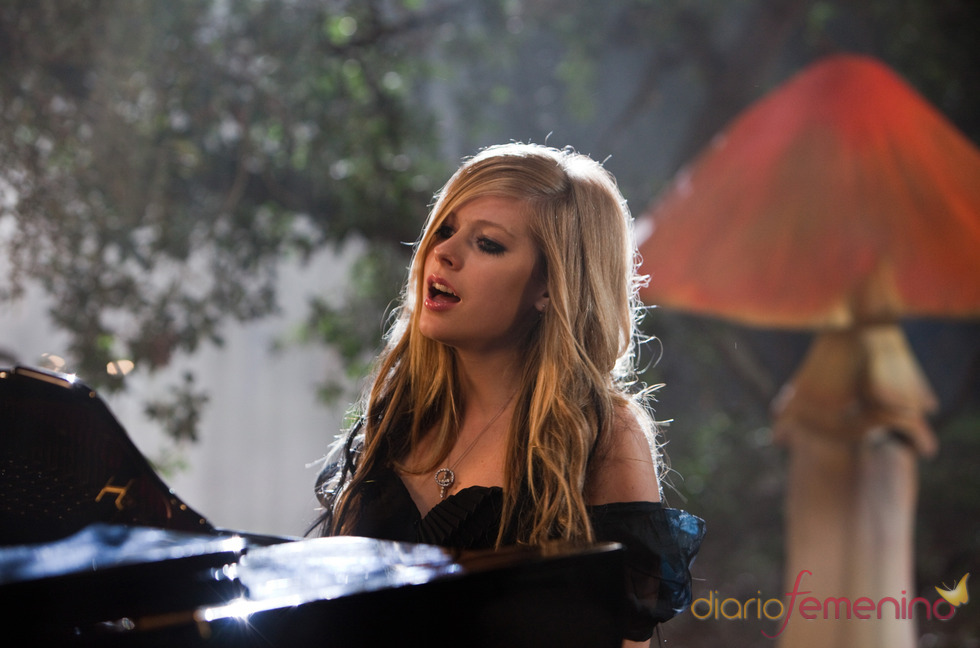 Videoclip de Avril Lavigne: tema principal de la película de Tim Burton