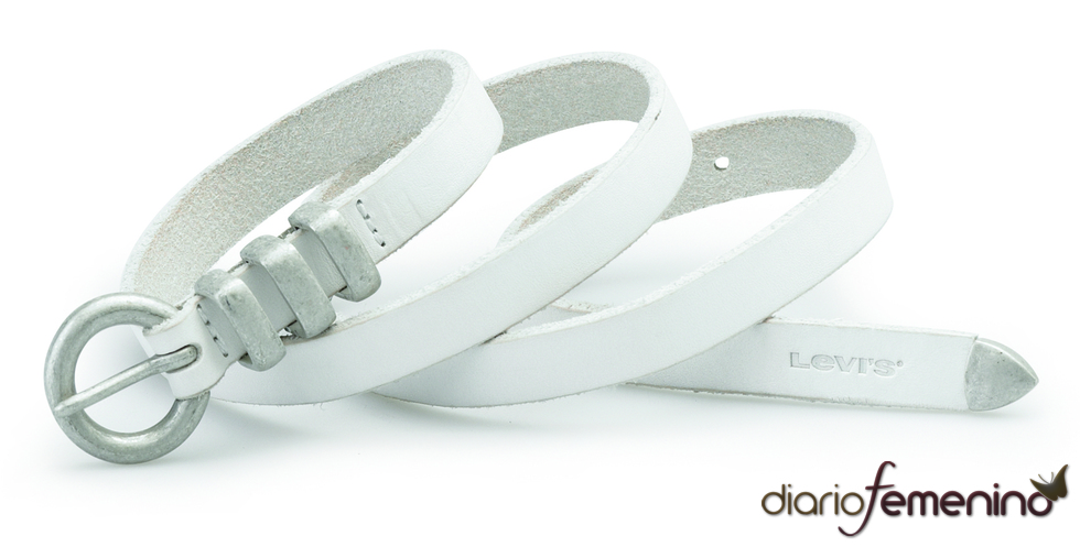 Levi's: cinturón blanco estrecho Levi's: cinturón blanco estrecho