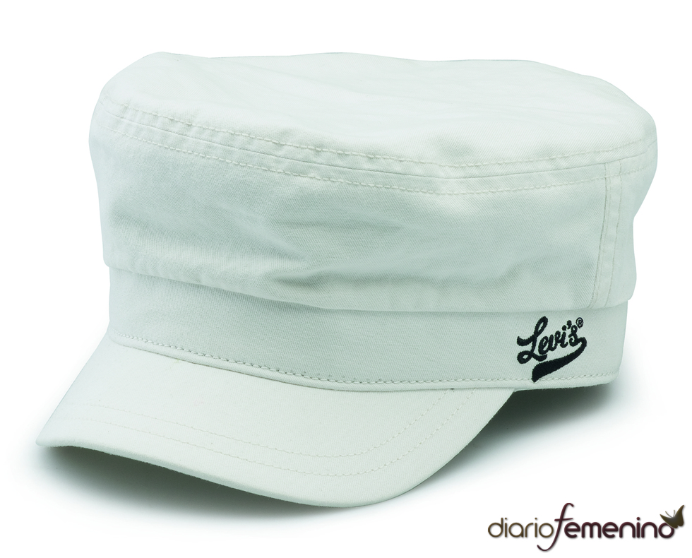 Levi's: gorra blanca estilo marinero