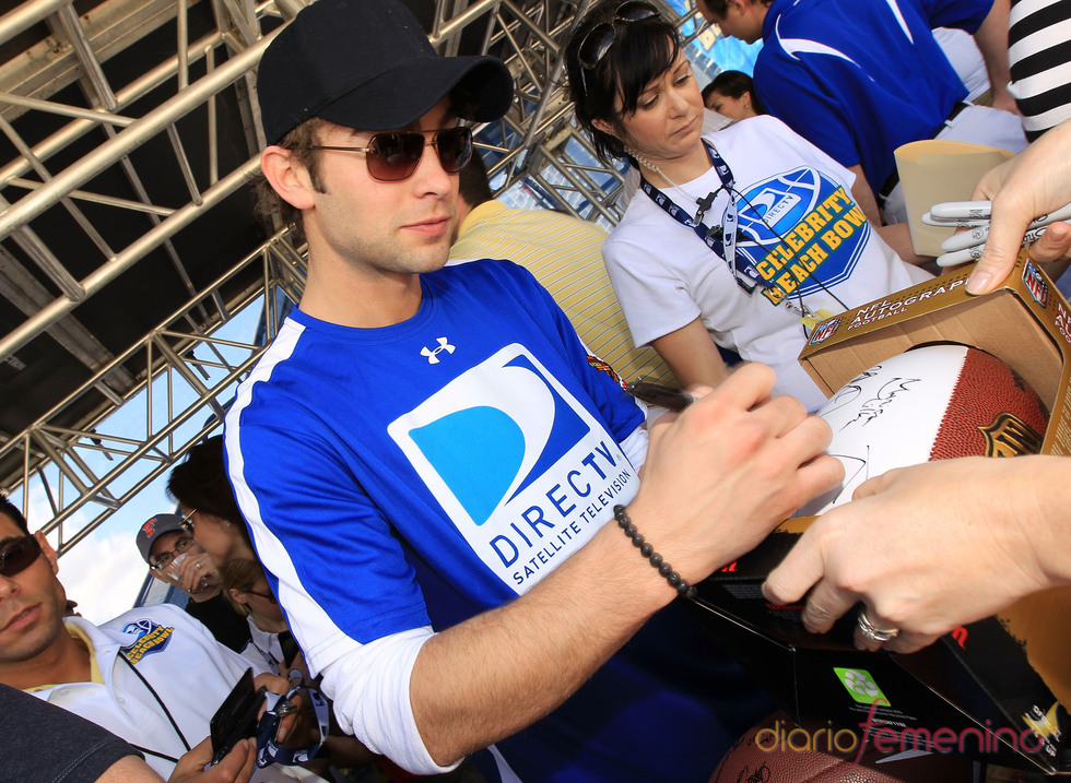 Chace Crawford firmando autógrafos