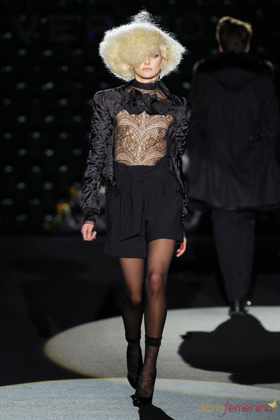 Transparencias y negro para la noche de Roberto Verino
