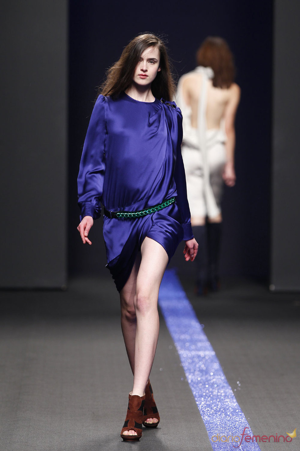 Vestido de seda azul - Miguel Palacio