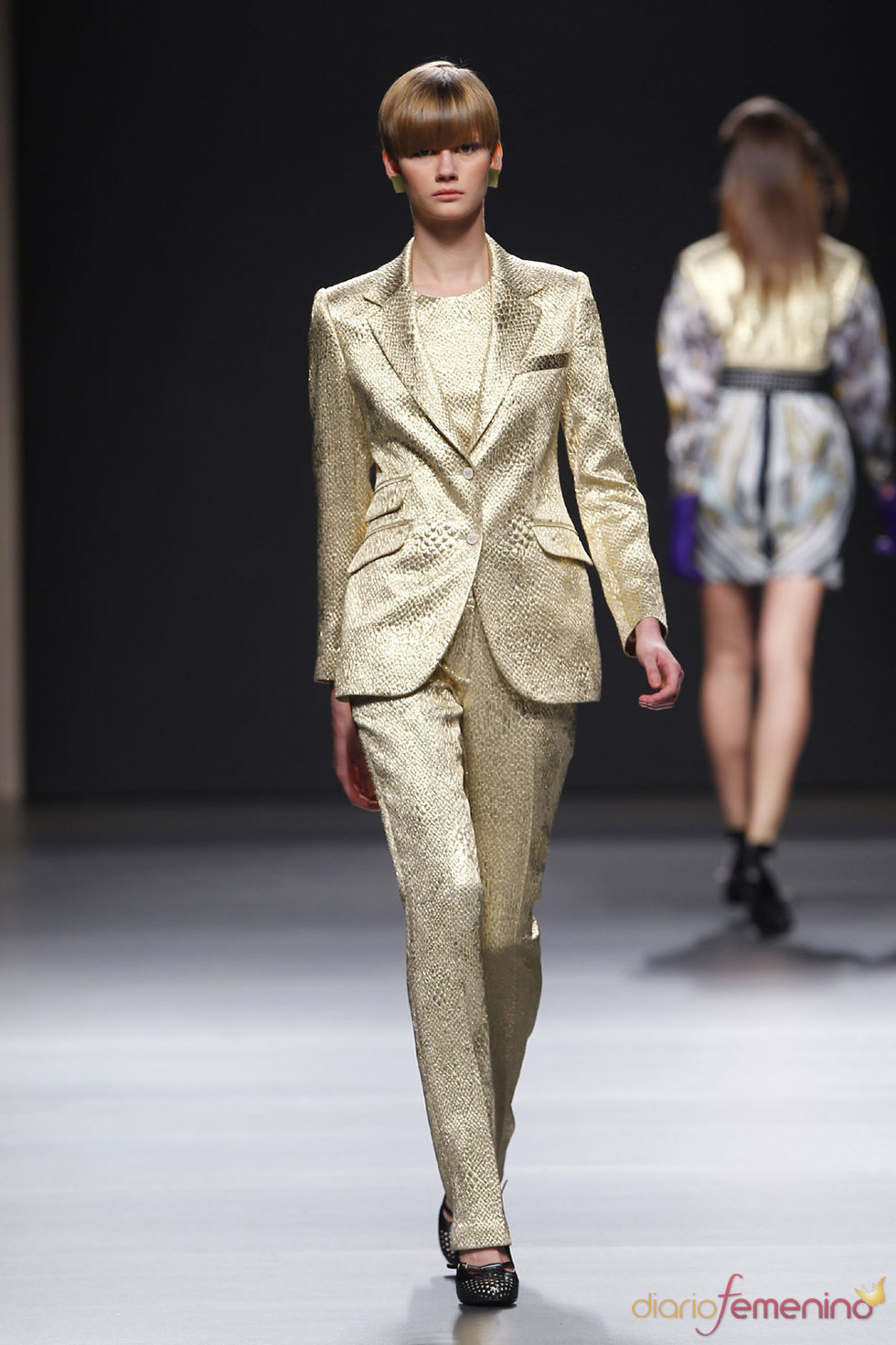 Traje dorado de Miriam Ocáriz - Pasarela Cibeles 2010