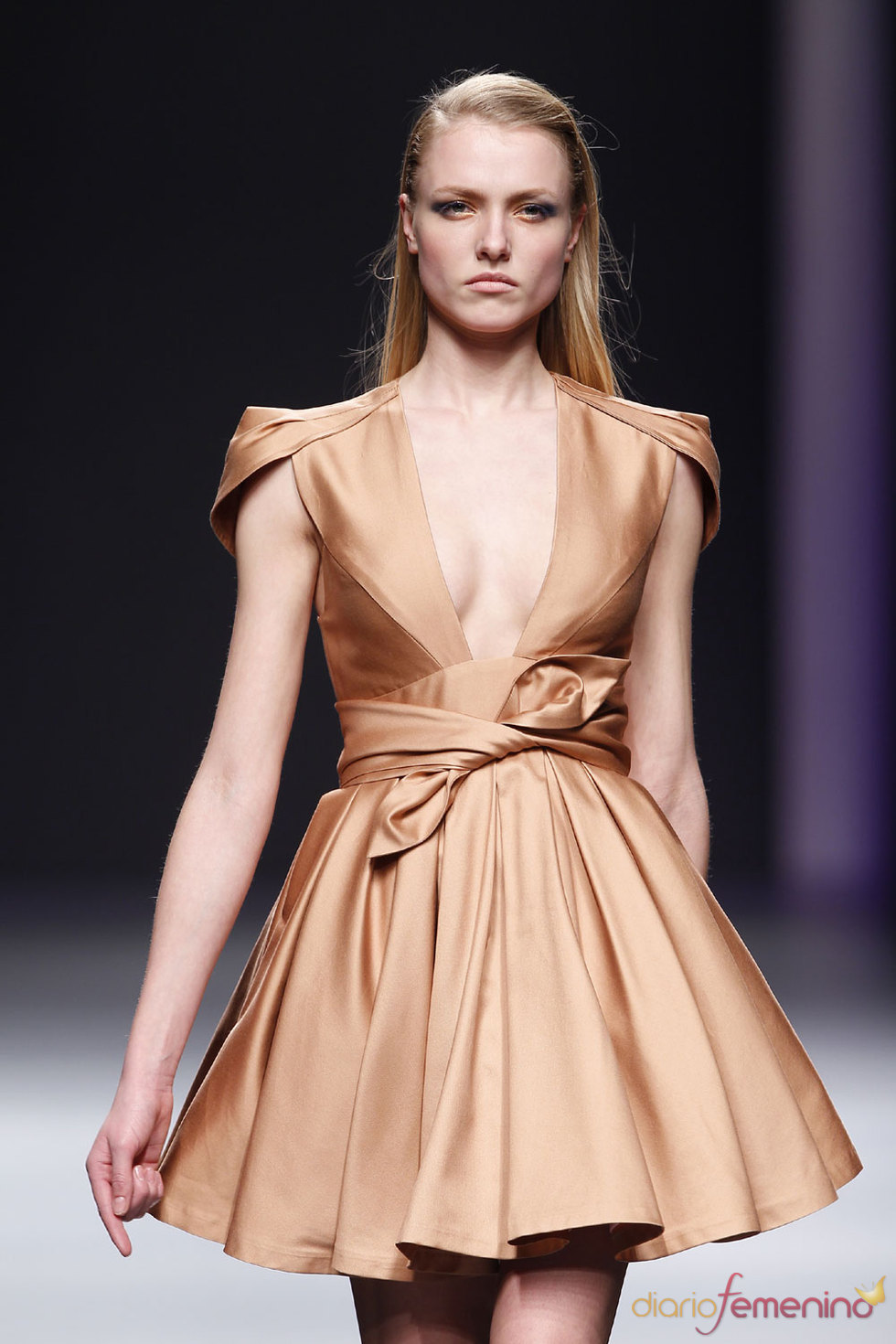 Vestido corto y sensual de Miriam Ocáriz - Otoño Invierno