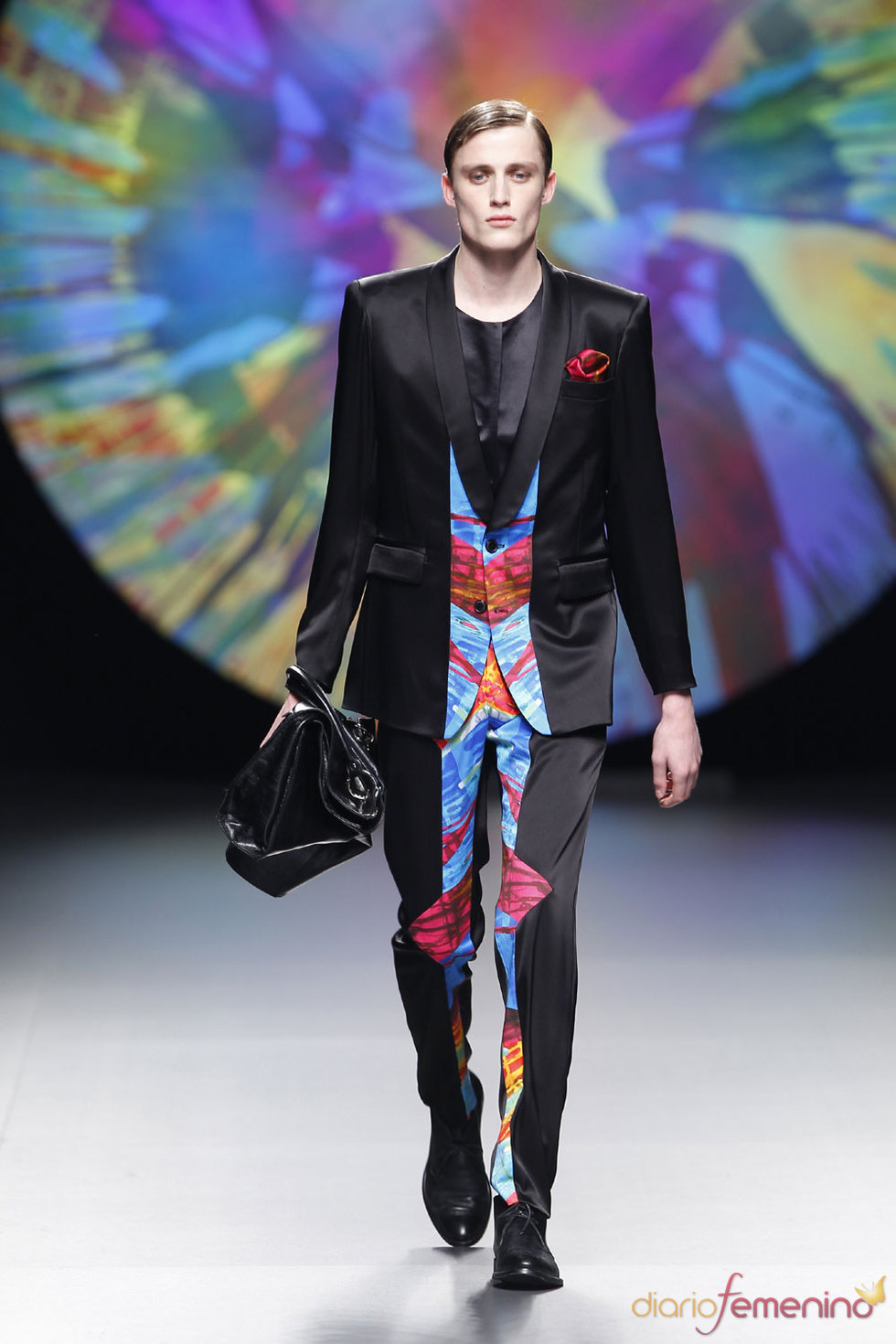 Moda Hombre - Traje negro y color de Ana Locking