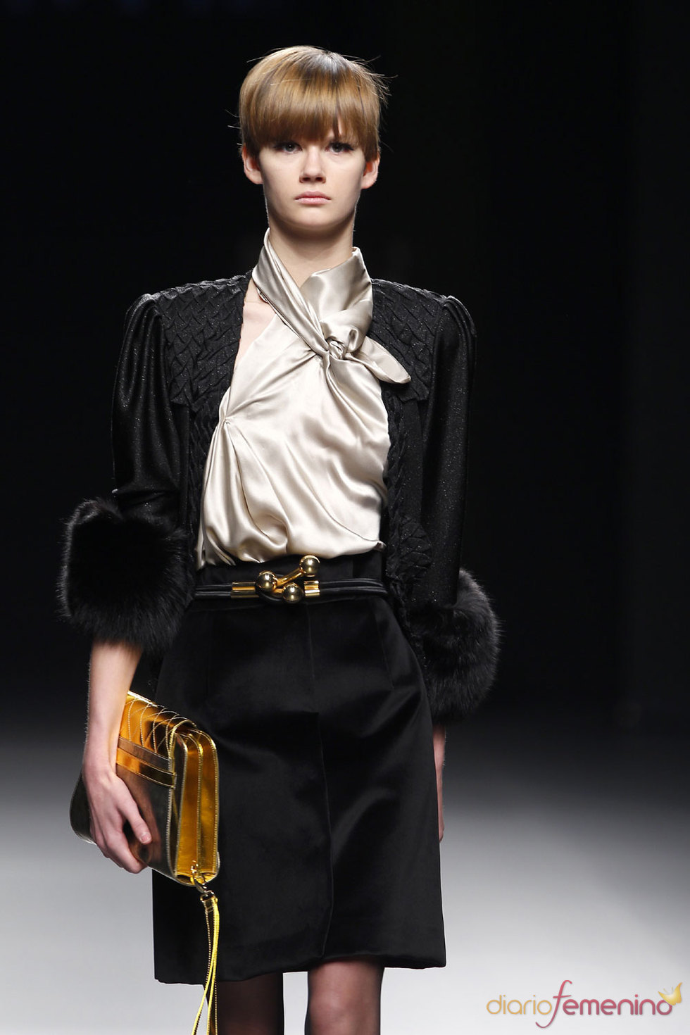 Traje de chaqueta y falda de Ion Fiz