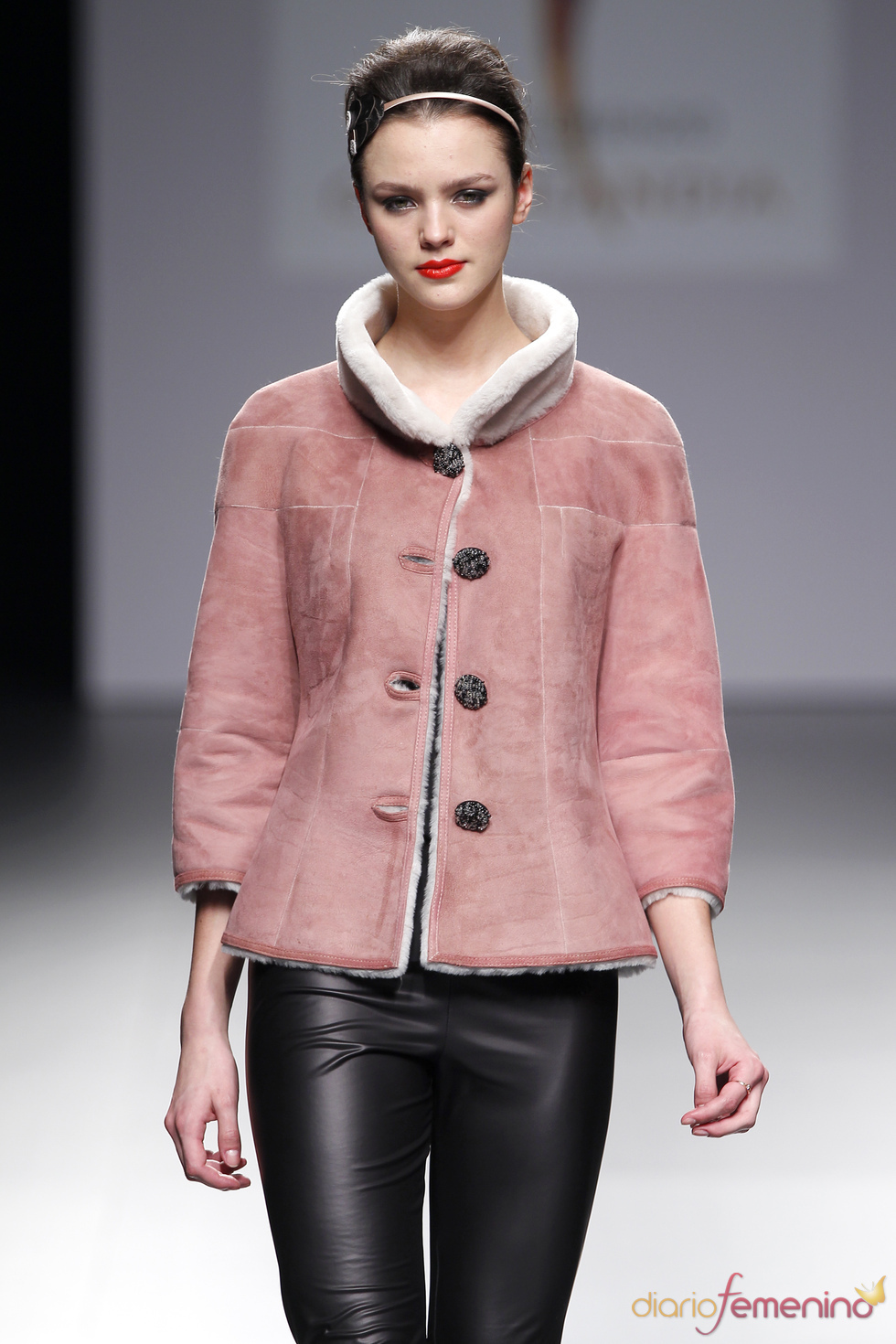Chaquetón rosa palo de Jesús Lorenzo